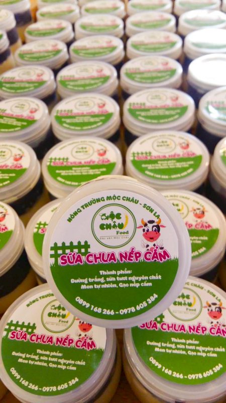 Sữa chua nếp cẩm Mộc Châu Food sở hữu tem nhãn dễ nhìn và hấp dẫn
